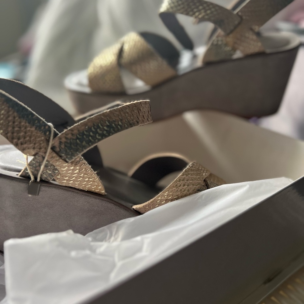 NWT | Kork-Ease Gold and Brown Platform Wedges, Women's Size 9 - Picture 3 of 8